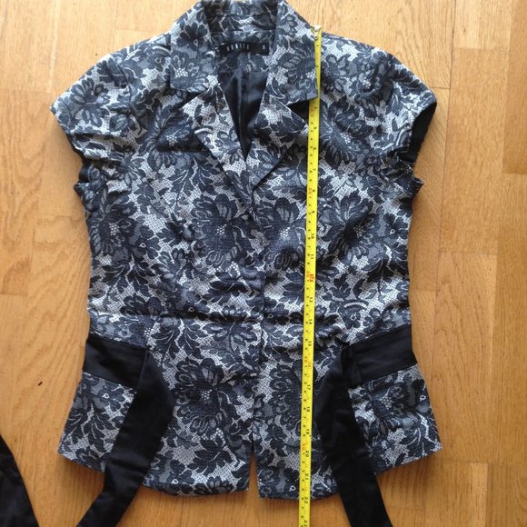 Mohito Short-sleeve Floral Blouse Jacket with Tie Waist Belt - Picture 13 of 13